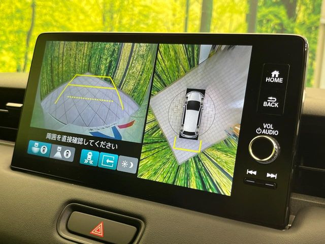 【マルチビューカメラシステム】専用のカメラにより、上から見下ろしたような視点で360度クルマの周囲を確認することができます☆死角部分も確認しやすく、狭い場所での切り返しや駐車もスムーズに行えます。