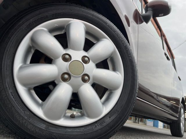 �y����14�C���`�A���~�z�C�[���z�O�ςɃ}�b�`���������A���~�z�C�[���𑕒����Ă���܂��B�e��ЊO�A���~�z�C�[����A�X�^�b�h���X�^�C�����戵�����Ă���܂��B���񂲑��k����������