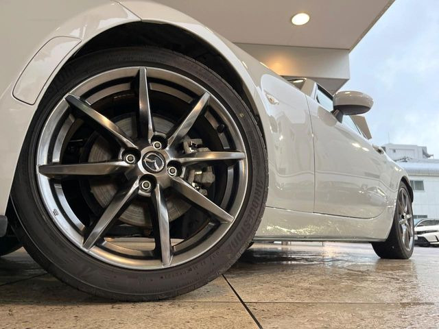 �y����16�C���`�A���~�z�C�[���z�O�ςɃ}�b�`���������A���~�z�C�[���𑕒����Ă���܂��B�e��ЊO�A���~�z�C�[����A�X�^�b�h���X�^�C�����戵�����Ă���܂��B���񂲑��k����������