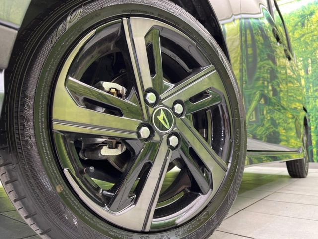 �y����15�C���`�A���~�z�C�[���z�O�ςɃ}�b�`���������A���~�z�C�[���𑕒����Ă���܂��B�e��ЊO�A���~�z�C�[����A�X�^�b�h���X�^�C�����戵�����Ă���܂��B���񂲑��k����������