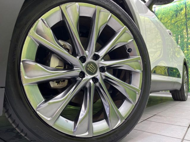 �y����21�C���`�A���~�z�C�[���z�O�ςɃ}�b�`���������A���~�z�C�[���𑕒����Ă���܂��B�e��ЊO�A���~�z�C�[����A�X�^�b�h���X�^�C�����戵�����Ă���܂��B���񂲑��k����������