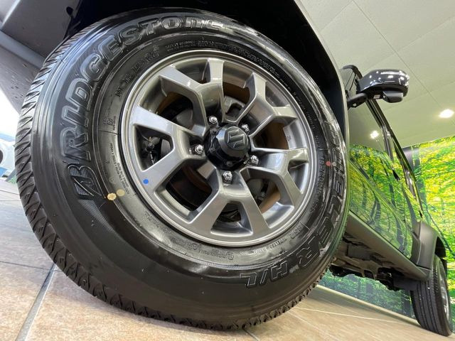 �y����15�C���`�A���~�z�C�[���z�O�ςɃ}�b�`���������A���~�z�C�[���𑕒����Ă���܂��B�e��ЊO�A���~�z�C�[����A�X�^�b�h���X�^�C�����戵�����Ă���܂��B���񂲑��k����������
