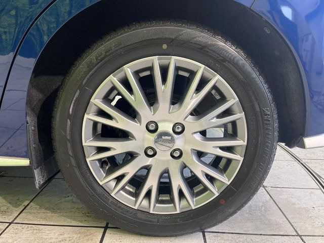 �y����16�C���`�A���~�z�C�[���z�O�ςɃ}�b�`���������A���~�z�C�[���𑕒����Ă���܂��B�e��ЊO�A���~�z�C�[����A�X�^�b�h���X�^�C�����戵�����Ă���܂��B���񂲑��k����������