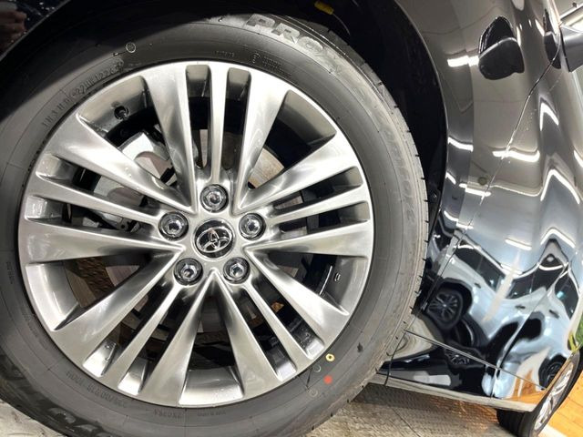 �y����18�C���`�A���~�z�C�[���z�O�ςɃ}�b�`���������A���~�z�C�[���𑕒����Ă���܂��B�e��ЊO�A���~�z�C�[����A�X�^�b�h���X�^�C�����戵�����Ă���܂��B���񂲑��k����������