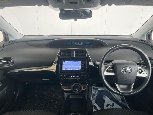 プリウス1.8 S