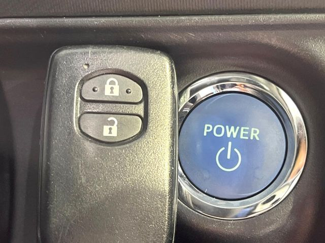 �yHonda�X�}�[�g�L�[�z�J�o����|�P�b�g�ɓ��ꂽ�܂܂ł��h�A�̎{���E�������\�ȃX�}�[�g�L�[�𑕔��B�G���W���̃I���E�I�t�����J�M�����o���K�v����������Ƃ��Ă��֗��ł���