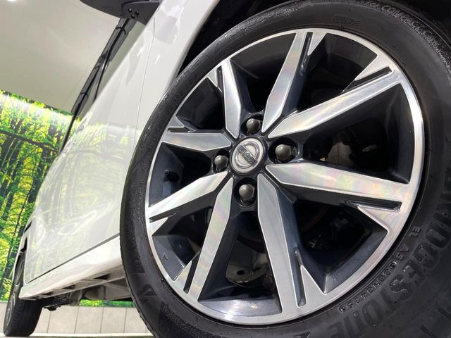 �y����15�C���`�A���~�z�C�[���z�O�ςɃ}�b�`���������A���~�z�C�[���𑕒����Ă���܂��B�e��ЊO�A���~�z�C�[����A�X�^�b�h���X�^�C�����戵�����Ă���܂��B���񂲑��k����������