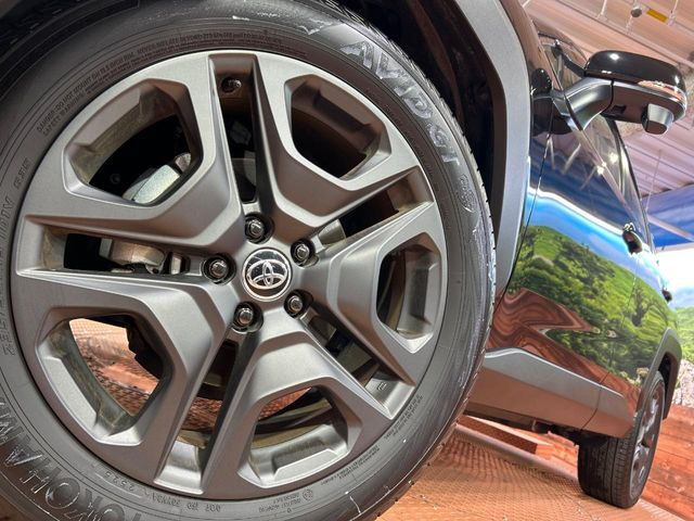 �y����19�C���`�A���~�z�C�[���z�O�ςɃ}�b�`���������A���~�z�C�[���𑕒����Ă���܂��B�e��ЊO�A���~�z�C�[����A�X�^�b�h���X�^�C�����戵�����Ă���܂��B���񂲑��k����������