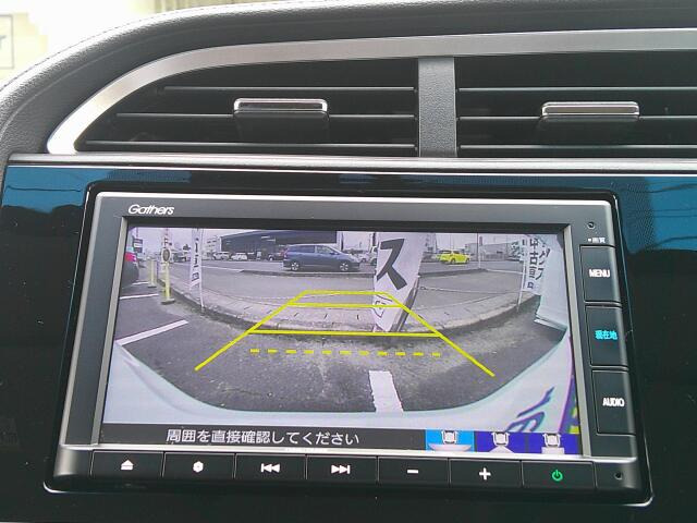 バックカメラを装備しております。駐車時に大変役立ちますよ♪運転が苦手な方の味方になってくれます。