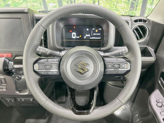 【純正革巻きステアリング】上質な革を使用することで、手にしっかり馴染みとても運転しやすいハンドルです♪