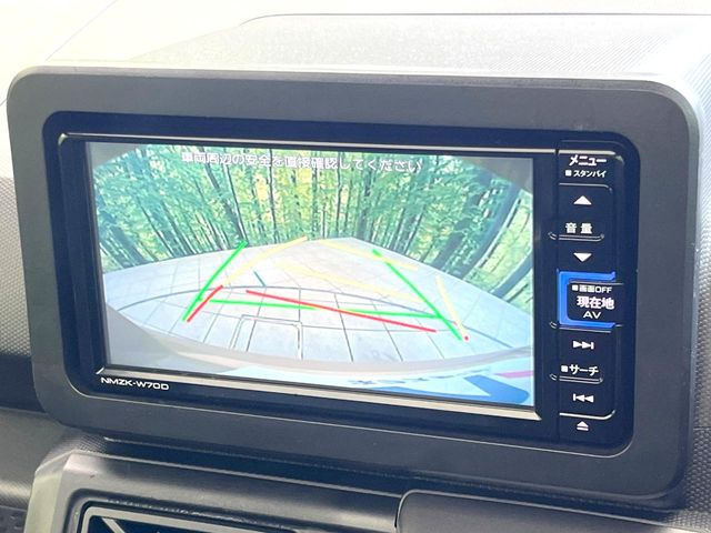 【バックカメラ】駐車時に後方がリアルタイム映像で確認できます。大型商業施設や立体駐車場での駐車時や、夜間のバック時に大活躍!運転スキルに関わらず、今や必須となった装備のひとつです!