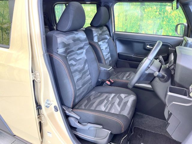 運転席シート廻りは使用感も少なく、良好な状態となっています。丁寧に使われていたことがよくわかりますね。