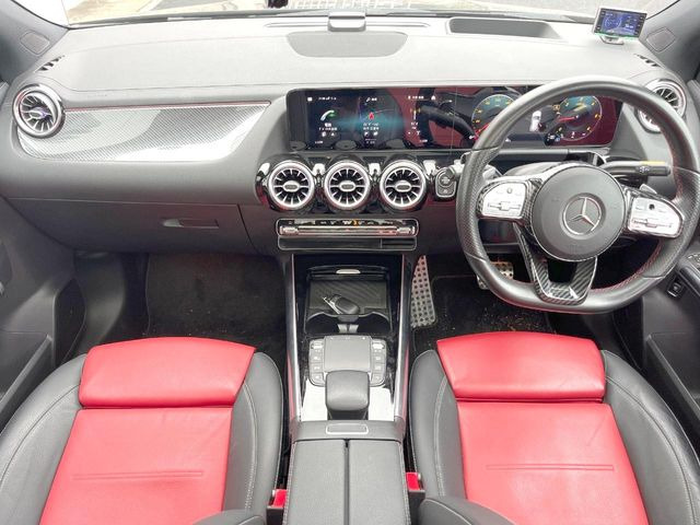 GLAクラスGLA200d 4マチック AMGライン 4WD
