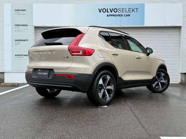 XC40ウルトラ B4 AWD ダーク エディション サンドデューン 4WD