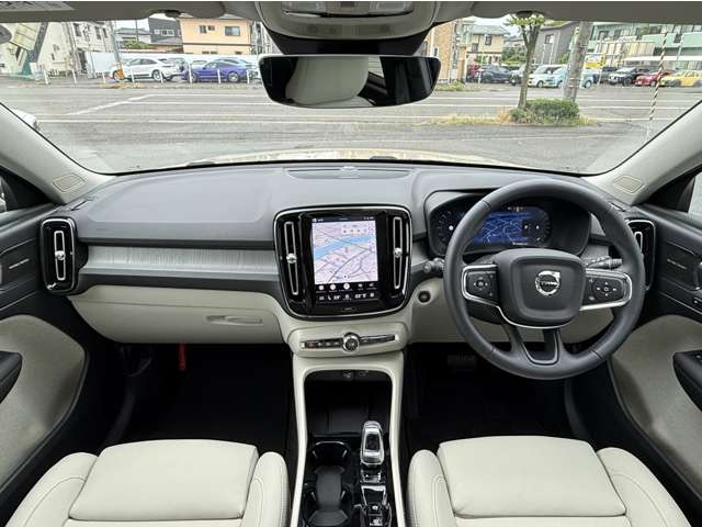 XC40ウルトラ B4 AWD ダーク エディション サンドデューン 4WD