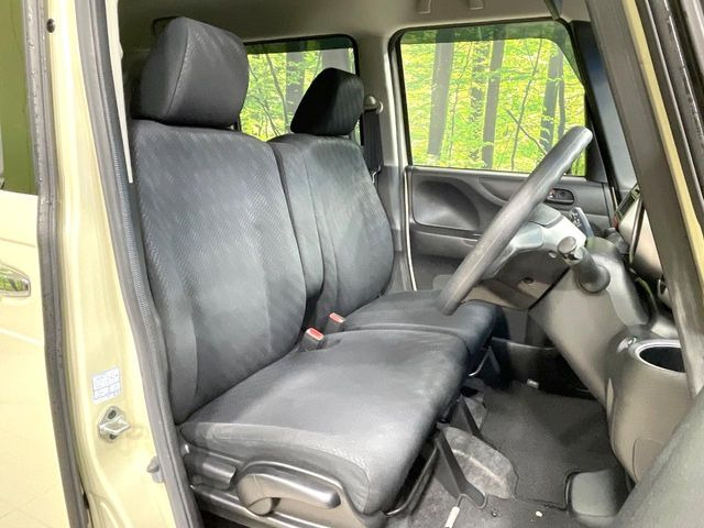 運転席シート廻りは使用感も少なく、良好な状態となっています。前オーナー様が丁寧に使っていたことがよくわかりますね。