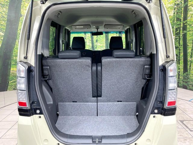 普段のお買い物や通勤、送迎等に十分な荷室スペースを確保しております。セカンドシートを倒すと、大きな荷物の積載も可能です♪