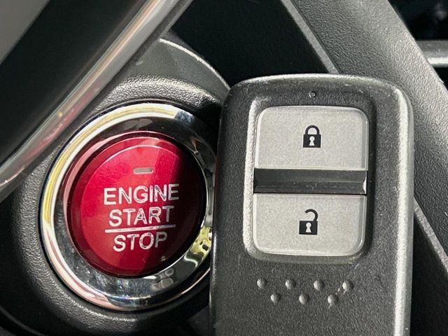 �yHonda�X�}�[�g�L�[�z�J�o����|�P�b�g�ɓ��ꂽ�܂܂ł��h�A�̎{���E�������\�ȃX�}�[�g�L�[�𑕔��B�G���W���̃I���E�I�t�����J�M�����o���K�v����������Ƃ��Ă��֗��ł���