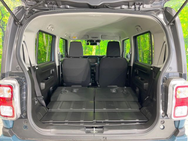 普段のお買い物や通勤、送迎等に十分な荷室スペースを確保しております。セカンドシートを倒すと、大きな荷物の積載も可能です♪