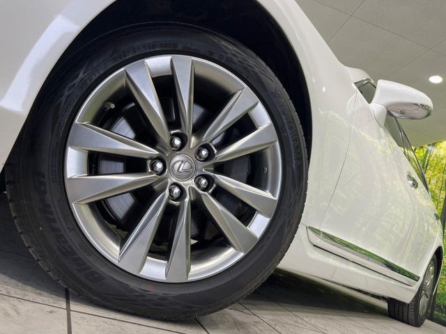 �y����18�C���`�A���~�z�C�[���z�O�ςɃ}�b�`���������A���~�z�C�[���𑕒����Ă���܂��B�e��ЊO�A���~�z�C�[����A�X�^�b�h���X�^�C�����戵�����Ă���܂��B���񂲑��k����������