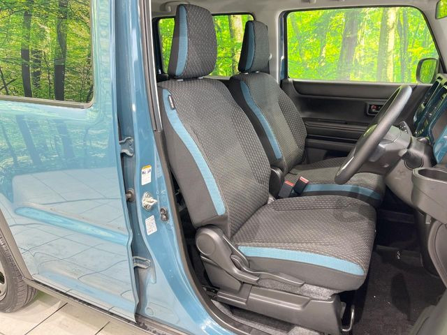 運転席シート廻りは使用感も少なく、良好な状態となっています。丁寧に使われていたことがよくわかりますね。