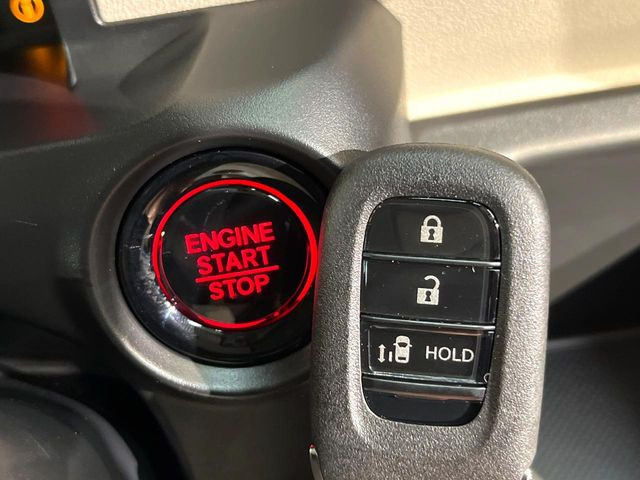 �yHonda�X�}�[�g�L�[�z�J�o����|�P�b�g�ɓ��ꂽ�܂܂ł��h�A�̎{���E�������\�ȃX�}�[�g�L�[�𑕔��B�G���W���̃I���E�I�t�����J�M�����o���K�v����������Ƃ��Ă��֗��ł���