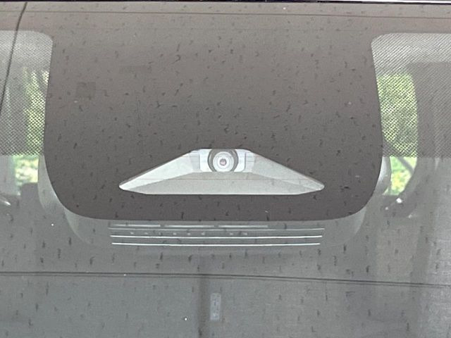 【トヨタセーフティセンス】走行中に前方の車両等を認識し、衝突しそうな時は警報とブレーキで衝突回避と被害軽減をアシスト。より安全にドライブをお楽しみいただけます。
