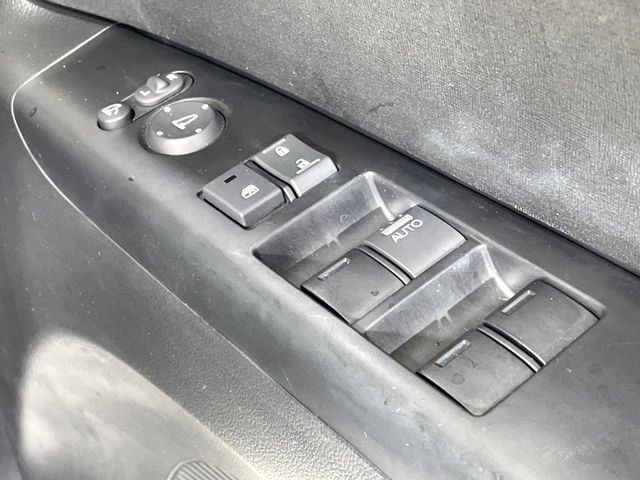 狭い駐車場での開閉に便利です☆