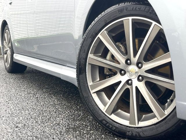�y����18�C���`�A���~�z�C�[���z�O�ςɃ}�b�`���������A���~�z�C�[���𑕒����Ă���܂��B�e��ЊO�A���~�z�C�[����A�X�^�b�h���X�^�C�����戵�����Ă���܂��B���񂲑��k����������