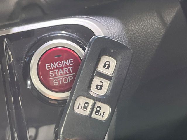 �yHonda�X�}�[�g�L�[�z�J�o����|�P�b�g�ɓ��ꂽ�܂܂ł��h�A�̎{���E�������\�ȃX�}�[�g�L�[�𑕔��B�G���W���̃I���E�I�t�����J�M�����o���K�v����������Ƃ��Ă��֗��ł���