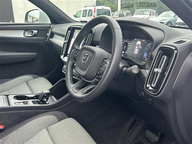 XC40B4 AWD モメンタム 4WD