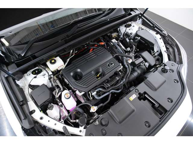 2.5L ����4�C��DOHC+���[�^�[�A�G���W��:190ps/24.8kgm ���[�^�[:182ps/27.5kgm�A�S��&times;�S��&times;�S��mm 4660&times;1865&times;1660mm�A�ԗ��d��1800kg