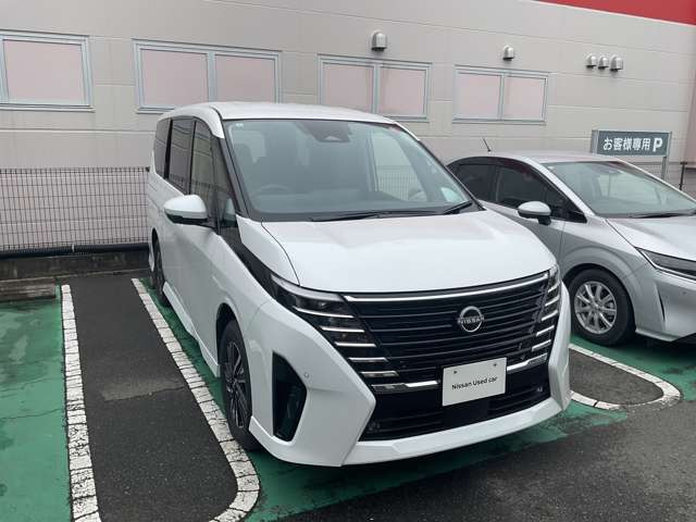 セレナ1.4 e-4ORCE ハイウェイスターV 4WD