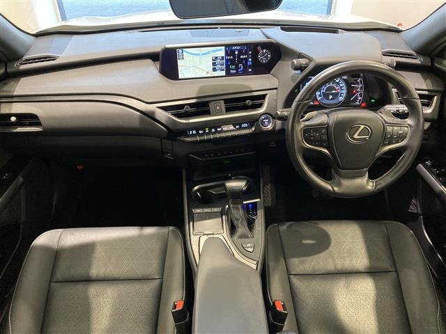 UX250h バージョンL 4WD