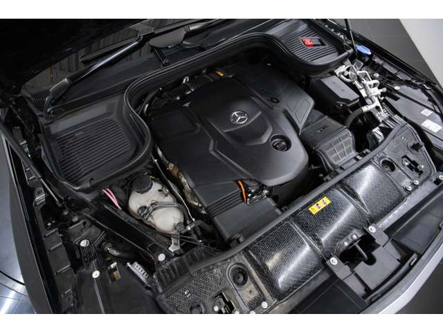 3.0L ����6�C��DOHC�^�[�{(�f�B�[�[��)+���[�^�[�A�G���W��:367ps/76.5kgm ���[�^�[ 20ps/20.4kgm�A�S��&times;�S��&times;�S��mm 5210&times;2030&times;1840mm�A�ԗ��d�� 2700kg