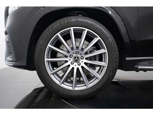 ����20�C���`AMG�}���`�z�C�[����SUV�炵�����������ȑ����ƂȂ��Ă���܂��B
