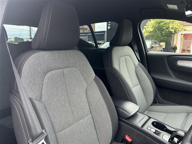 XC40B4 AWD モメンタム 4WD