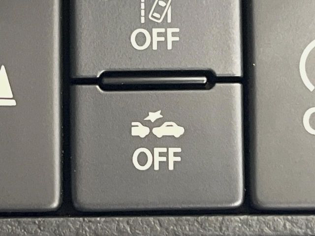 ���s���ɑO���̎ԗ�����F�����A�Փ˂������Ȏ��͌x��ƃu���[�L�ŏՓˉ���Ɣ�Q�y�����A�V�X�g�B�����S�Ƀh���C�u�����y���݂��������܂��B