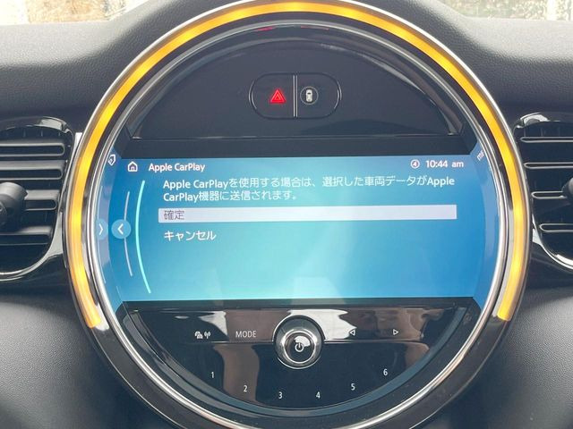 ��Apple Car Play:�X�}�z�Ƃ̗L���ڑ��ŁA�i�r�E�I�[�f�B�I�Đ��ȂǃX�}�z�̃A�v���@�\����ʂł��g����֗��@�\�ł�!