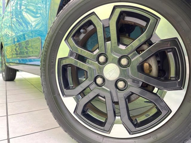 �y����15�C���`�A���~�z�C�[���z�O�ςɃ}�b�`���������A���~�z�C�[���𑕒����Ă���܂��B�e��ЊO�A���~�z�C�[����A�X�^�b�h���X�^�C�����戵�����Ă���܂��B���񂲑��k����������