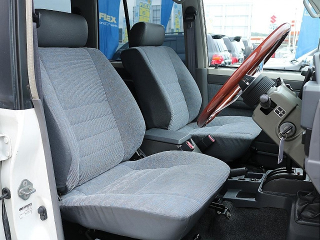 ランドクルーザー704.2 LX ディーゼル 4WD