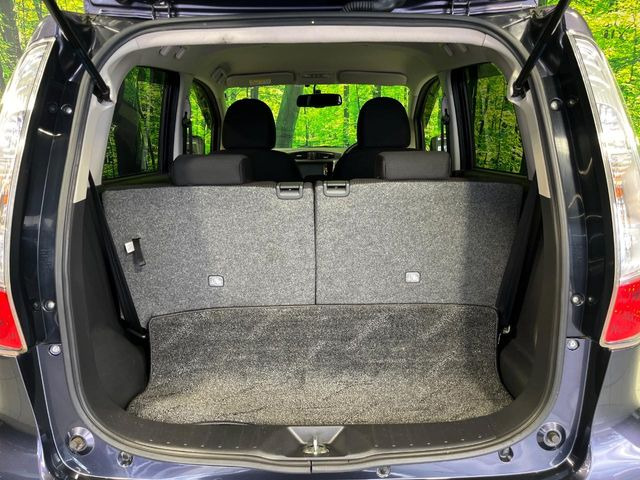普段のお買い物や通勤、送迎等に十分な荷室スペースを確保しております。セカンドシートを倒すと、大きな荷物の積載も可能です♪