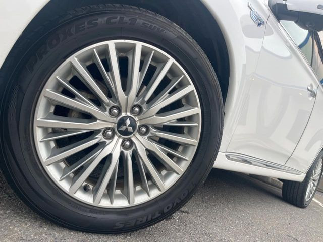 �y����18�C���`�A���~�z�C�[���z�O�ςɃ}�b�`���������A���~�z�C�[���𑕒����Ă���܂��B�e��ЊO�A���~�z�C�[����A�X�^�b�h���X�^�C�����戵�����Ă���܂��B���񂲑��k����������