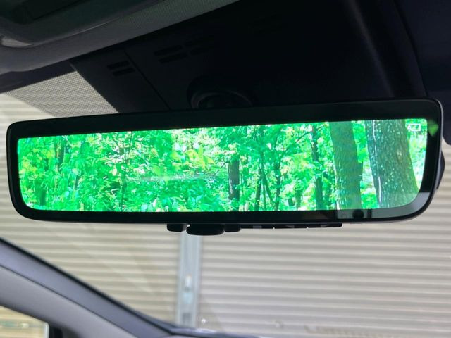 【デジタルインナーミラー】後席の大きな荷物や同乗者で後方が確認しづらい時でも安心!カメラが撮影した車両後方の映像をルームミラー内に表示。クリアな視界で状況の確認が可能です!