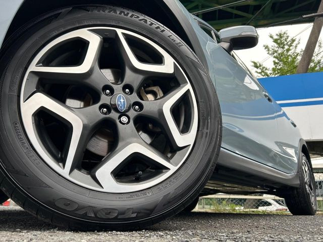 �y����18�C���`�A���~�z�C�[���z�O�ςɃ}�b�`���������A���~�z�C�[���𑕒����Ă���܂��B�e��ЊO�A���~�z�C�[����A�X�^�b�h���X�^�C�����戵�����Ă���܂��B���񂲑��k����������