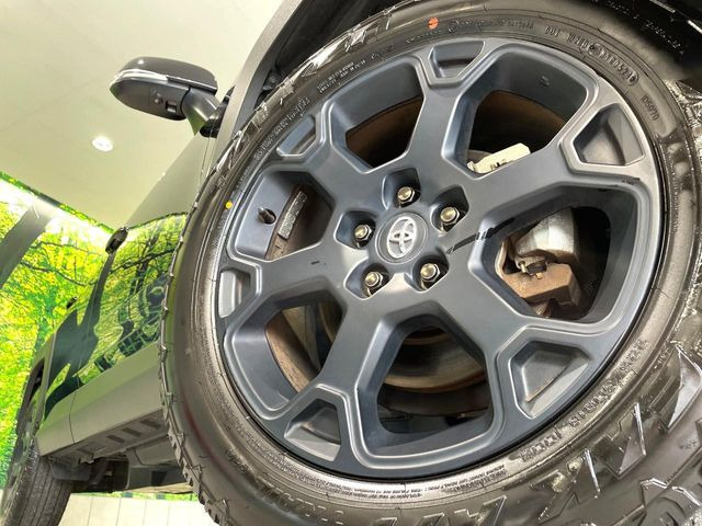 �y����18�C���`�A���~�z�C�[���z�O�ςɃ}�b�`���������A���~�z�C�[���𑕒����Ă���܂��B�e��ЊO�A���~�z�C�[����A�X�^�b�h���X�^�C�����戵�����Ă���܂��B���񂲑��k����������