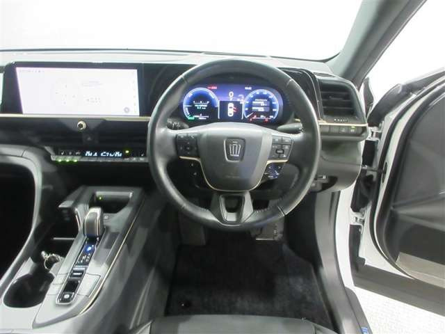 クラウンクロスオーバー2.5 G アドバンスト レザー パッケージ E-Four 4WD