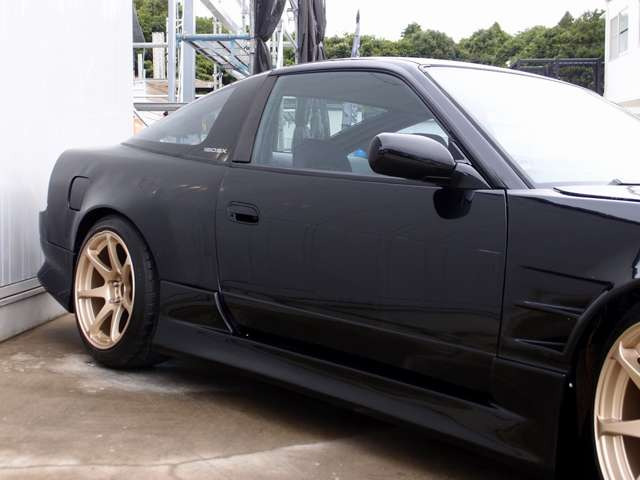 �l�C��180sx�^�C�vX�J�X�^���ԗ��̓���!�����X�[�p�[�u���b�N�O���F���x�[�X��HKS�ԍ����ACST17AW�A�t���G�A���A�O��I�[�i�[�t�F���_�[�ɉ����O��n�u5���ύX�ς݁B�󏭉��l�̍������ƂȂ�܂�