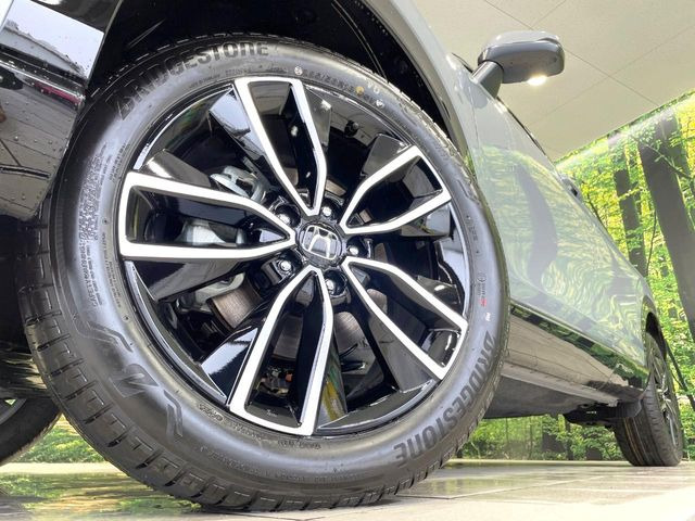 �y����18�C���`�A���~�z�C�[���z�O�ςɃ}�b�`���������A���~�z�C�[���𑕒����Ă���܂��B�e��ЊO�A���~�z�C�[����A�X�^�b�h���X�^�C�����戵�����Ă���܂��B���񂲑��k����������