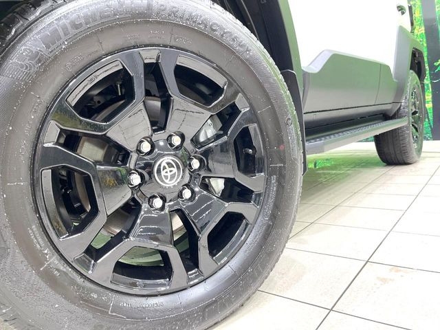 �y����18�C���`�A���~�z�C�[���z�O�ςɃ}�b�`���������A���~�z�C�[���𑕒����Ă���܂��B�e��ЊO�A���~�z�C�[����A�X�^�b�h���X�^�C�����戵�����Ă���܂��B���񂲑��k����������
